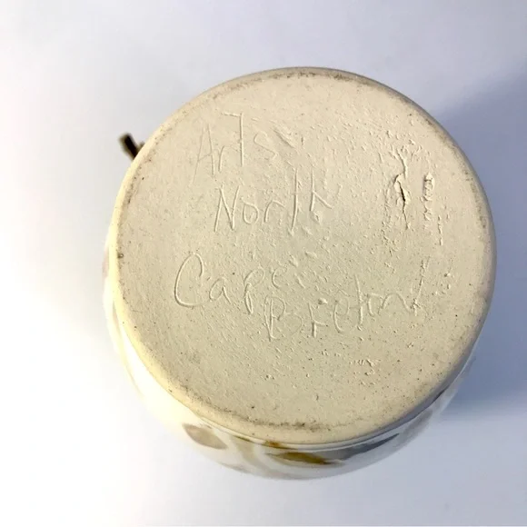 Art Pottery Wall Pocket Vase 6” Blue Daisy Flower Arts North Nova Scotia - Picture 6 of 10